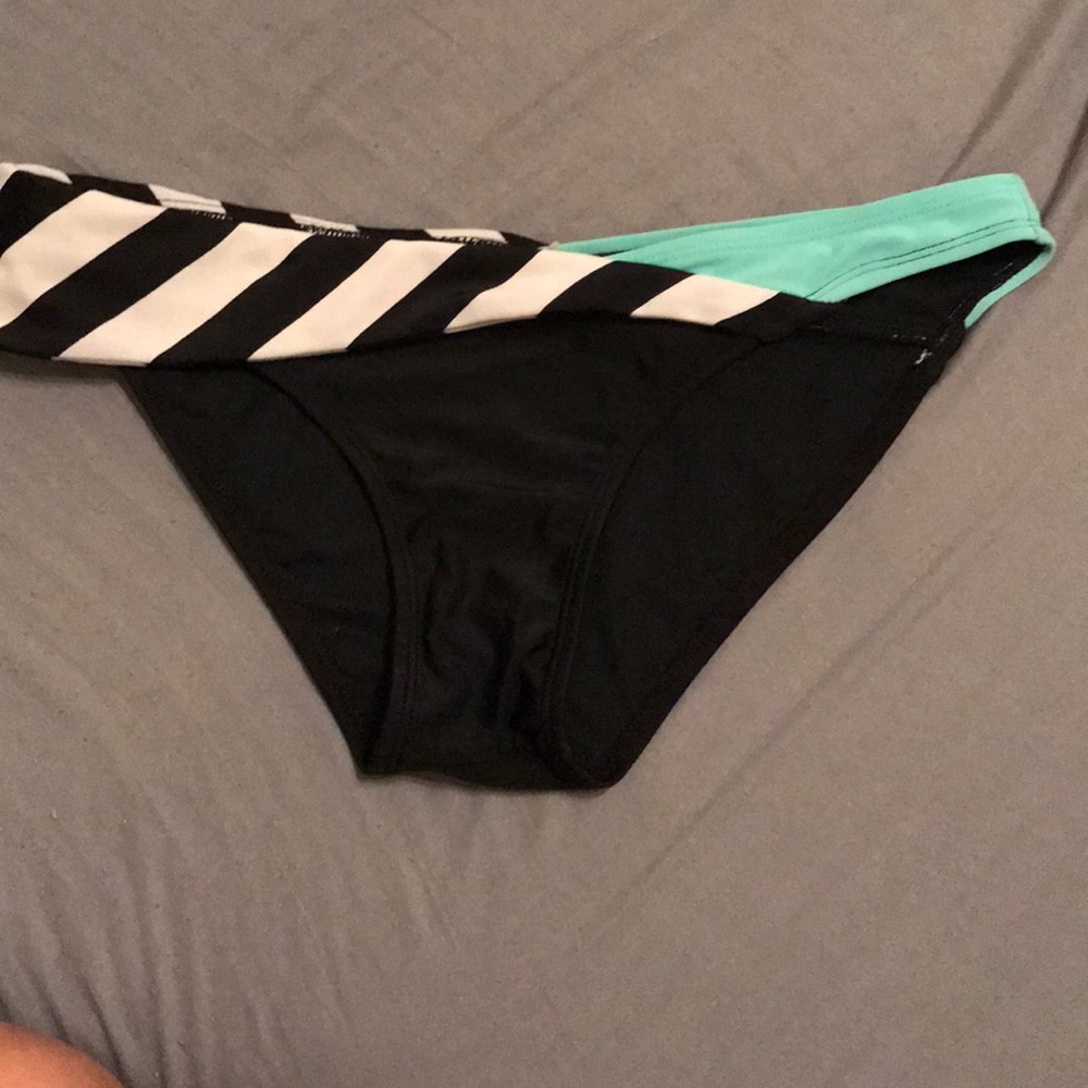 Volcom Bikini Bottoms - Small